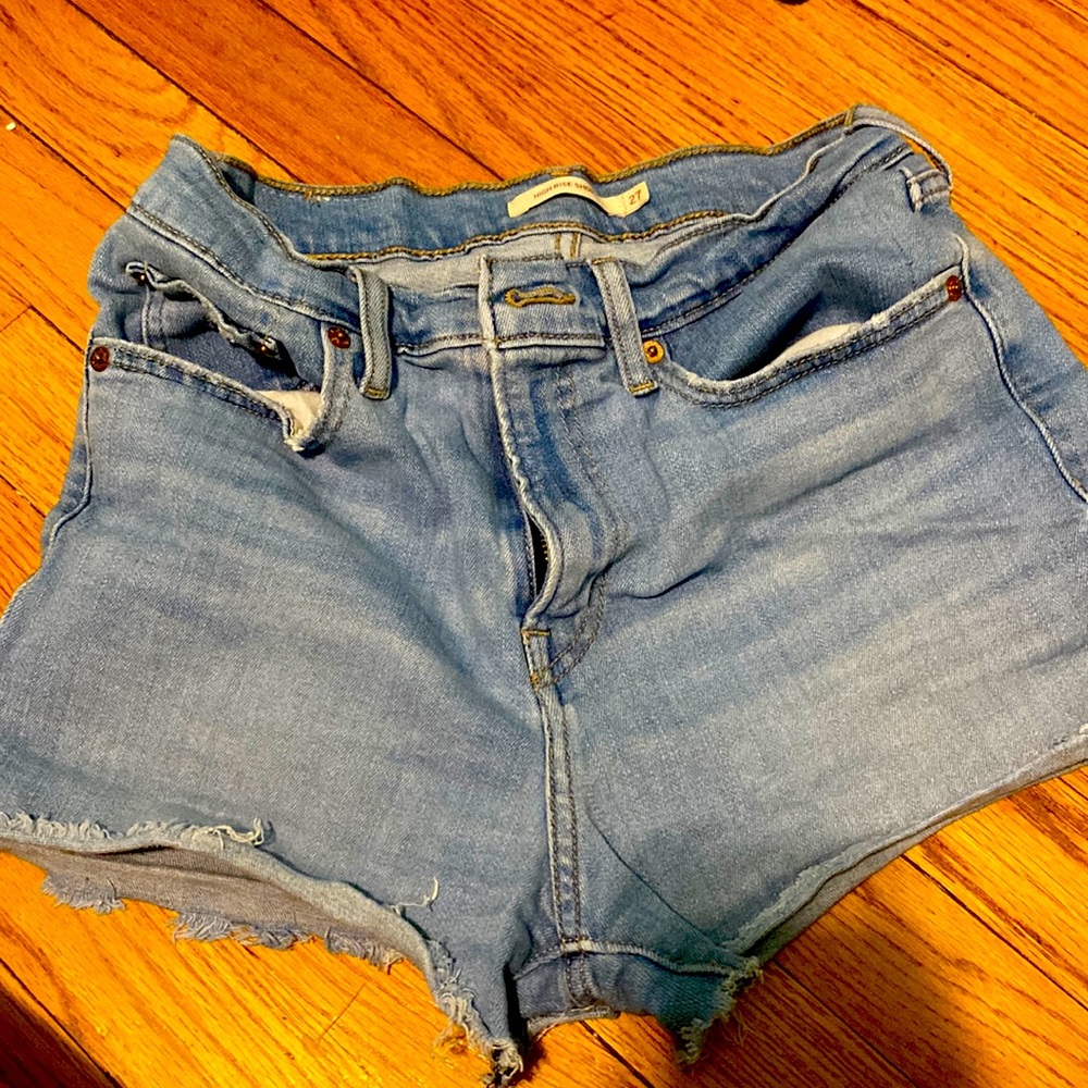 Levis high rise jean shorts size 27